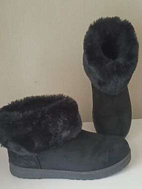 The Boots With The Fur And Everyone Was Looking At Herrrr